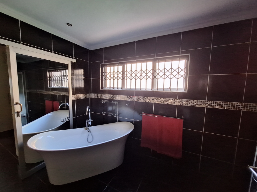 5 Bedroom Property for Sale in Protea Park North West